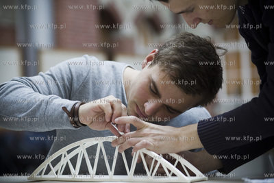 Politechnika Gdańska. Konkurs mostów drukowanych...