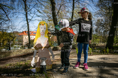Sopocka Majówka z biblioteką przy ulicy Goyki. Szukanie...