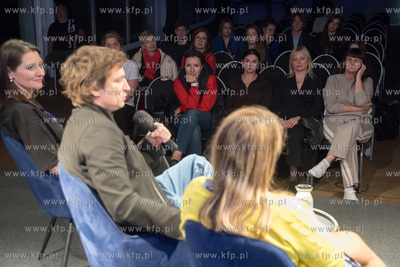 Spotkanie "Wojna obok nas. Historie odwagi, krzywdy,...