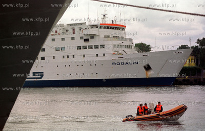 Prom ROGALIN w porcie gdanskim lipiec 2000 fot. Lukasz...