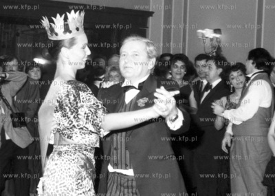 Taniec z krolowa karnawalowego Balu Prasy w sopockim...