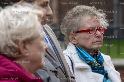Plac przy pomniku Lecha Bądkowskiego. Konferencja...