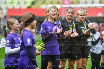 Mecz drużyn influencerek na Polsat Plus Arenie Gdańsk...