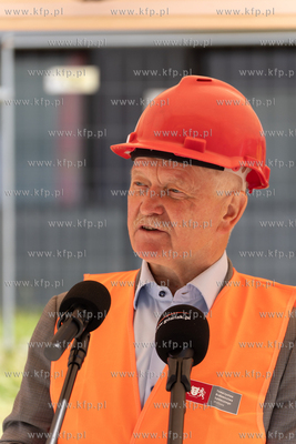 Uroczyste zawieszenie wiechy na budynku TBS Motława...