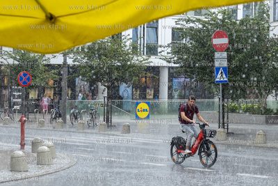 Gwałtowna ulewa w Gdyni. 24.07.2024 / fot. Anna Rezulak...