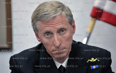 Okrety 12 panstw uczestniczacych w miedzynarodowych...