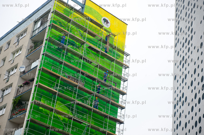 Gdansk. Zaspa. Pilotow 10. Demontaz rusztowania i odsloniecie...