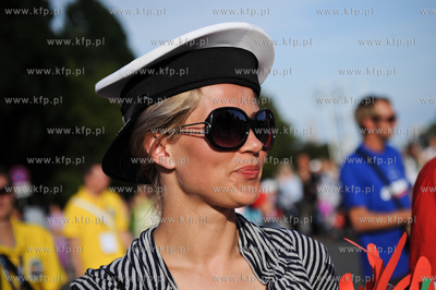 Gdynia. Parada zalog startujacych w Zlocie Zaglowcow...