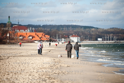 Plaza na granicy Gdanska i Sopotu w zimowe sloneczne...