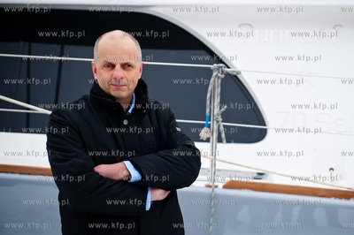 Stocznia Gdanska. Tydzien po pozarze hali produkcyjnej...