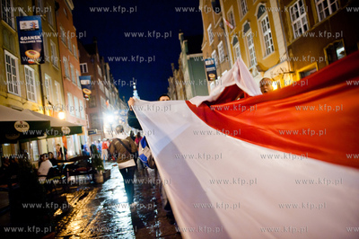 Gdansk. Dlugi Targ. Sympatycy Polskiej reprezentacji...