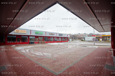 Gdansk. Orunia. Czerwona Torebka - siec pasazy handlowych...