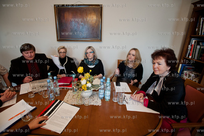 Gdansk. Protest zwiazkow zawodowych Szpitala Specjalistycznego...