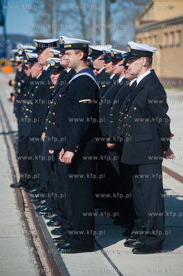 Gdynia. Oksywie. Port Marynarki Wojennej. Powrot niszczyciela...