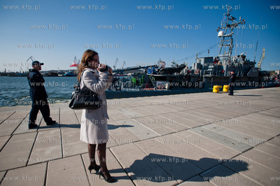 Gdynia. Oksywie. Port Marynarki Wojennej. Powrot niszczyciela...