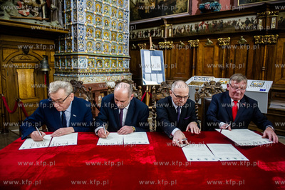 Gdansk. Dwor Artusa. Uroczystosc wreczenia
listow...