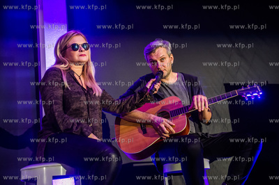 Sopot. Zatoka Sztuki. Charytatywne spotkanie z piosenkarką...