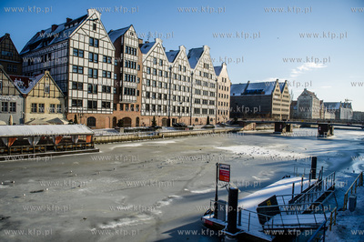 Gdańsk. Mroźny, słoneczny, zimowy dzień. Minusowe...