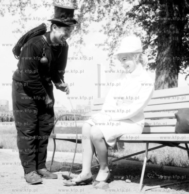 Kominiarz i piekna kobieta w Gdansku. 0003411 1964...