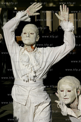 X Miedzynarodowy Festiwal Teatrow Plenerowych i Ulicznych...