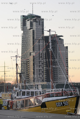 Gdynia. Ponad 140-metrowy apartamentowiec SEA TOWERS...