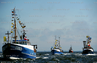 Morska Pielgrzymka Rybakow na lodziach na odpust sw....