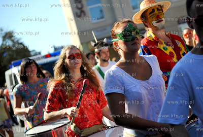 Gdansk. Parada karnawalowa grup kuglarskich z Trojmiasta...
