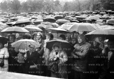 Objazd delegacji Solidarnosci po podkrakowskich miejscowosciach....
