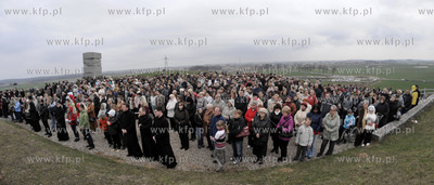 Droga krzyzowa na Gorze Jana Pawla II w Pelplinie pod...