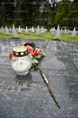 Cmentarz zolnierzy Armii Radzieckiej w Gdansku po uroczystosciach...