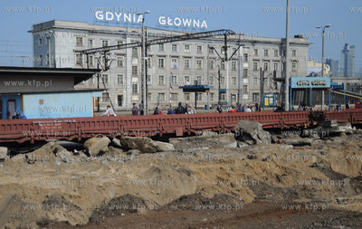 Trwa modernizacja linii kolejowej E 65/C-E 65 Warszawa...