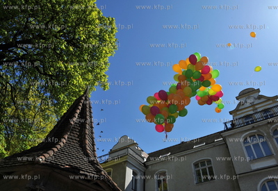 Sopot ulica Artystow. Inauguracja sopockiego lata -...