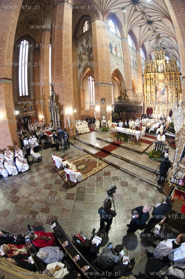 W Bazylice katedralnej w Pelplinie świecenia biskupie...