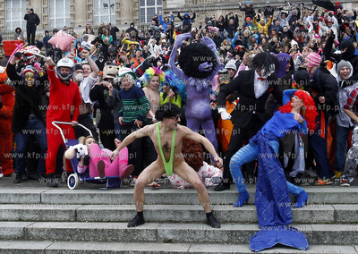 Przed Muzeum Narodowym w Szczecinie, na Wałach Chrobrego...