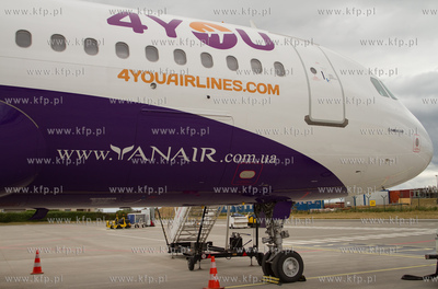 Airbus 320 nowej polskie linii czarterowej 4YouAirlines...