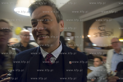 Wieczor wyborczy w sztabie kandydata na prezydenta...