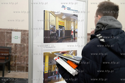 Dworzec Podmiejskie w Gdyni. Wystawa fotograficzna...