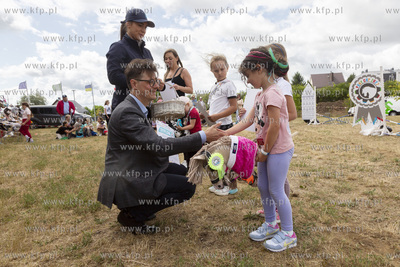 Zawody PONY CUP 2023 HOBBYHORSE przed Urzędem Gminy...