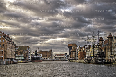 Gdansk, widok z nabrzeza, ul. Wartka (wysokosc restauracja...
