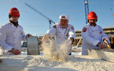 Pierwszy chleb na budowanym na mistrzostwa europy gdanskim...