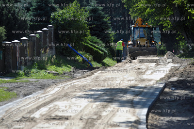 Wies Sulmin na Kaszubach w gmienie Zukowo. Budowa wiejskiej...