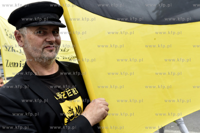 XIX Światowy Zjazd Kaszubów odbył się w Rumi. Przemarsz...