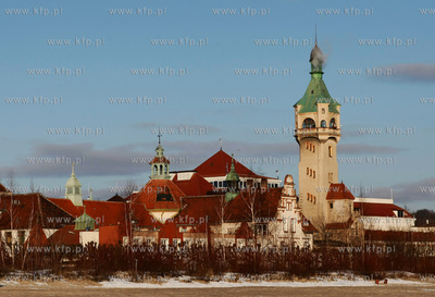 Sopot. Latarnia morska, szpital balneologiczny.
04.03.2010
fot....