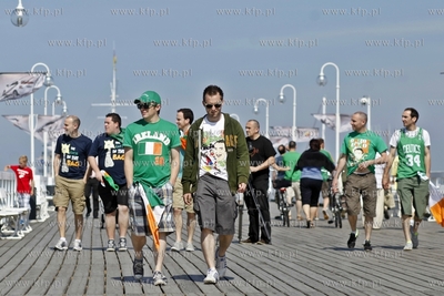 W Sopocie pojawili sie kibice z Irladii, ktorzy przyjechali...