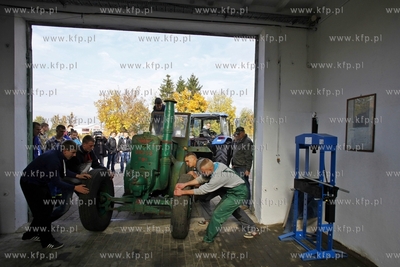 Traktor Ursus C451, ktory od przeszło 40 lat zdobi...