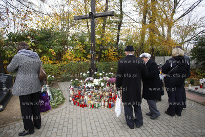 Cmentarz komunalny przy ul. Spokojnej w Pruszczu Gdanskim.
01.11.2013
fot....