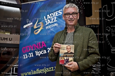 Gdynia. Cafeart U Muzyk'uff. Spotkanie z dziennikarzem...