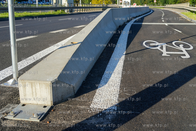 Ekostrada - nowa droga rowerowa w al. Armii Krajowej...
