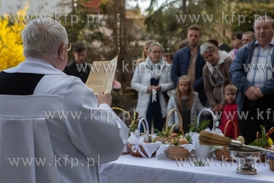 Wielka Sobota - święcenie pokarmów w parafii Zmartwychwstania...