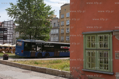 Kontrowersyjna strzelnica w autobusie przy Kaplicy...
